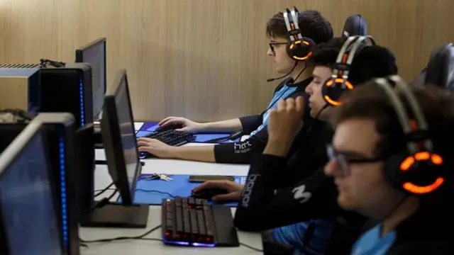 Membangun Tim E-Sports